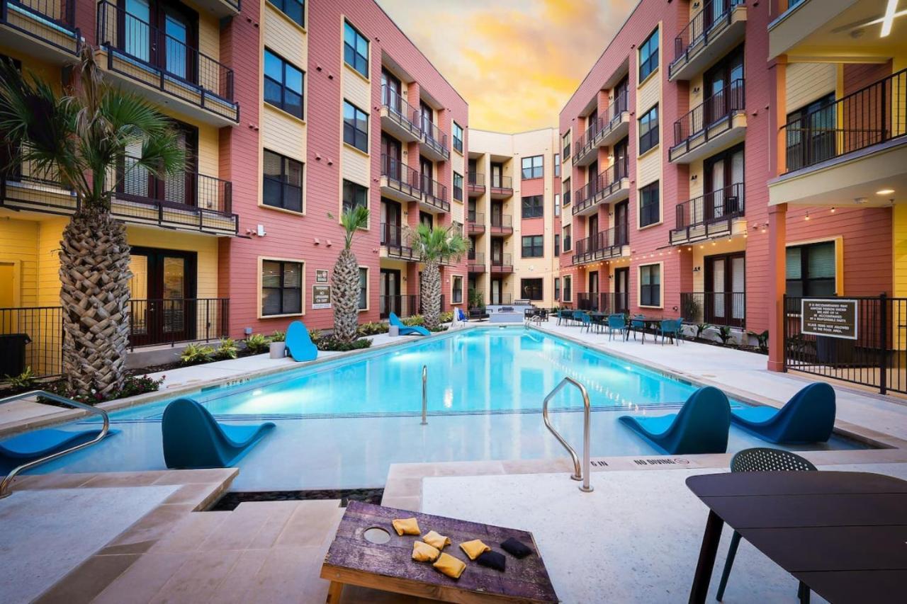 1br Escape-w Parking, Near Riverwalk & Conv Ctr Apartment *