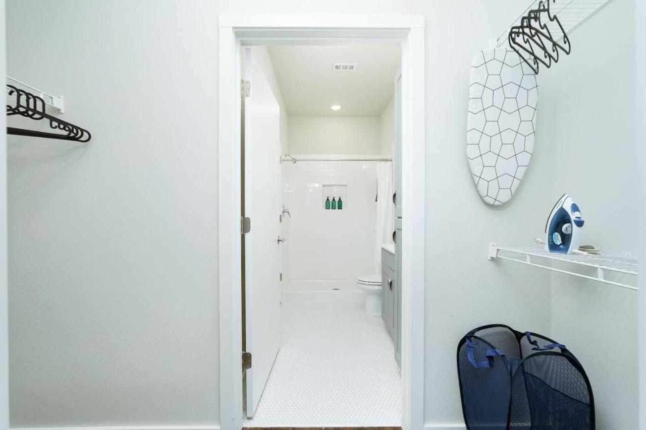 1br Escape-w Parking, Near Riverwalk & Conv Ctr Apartment *